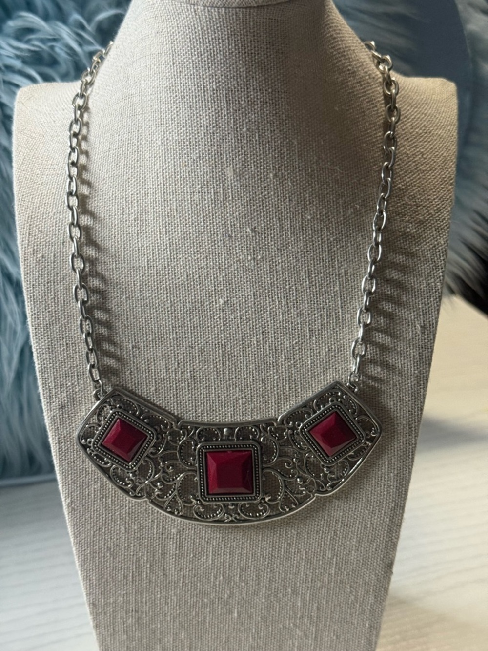 Vintage-Inspired Silver Necklace with Fuchsia Stones